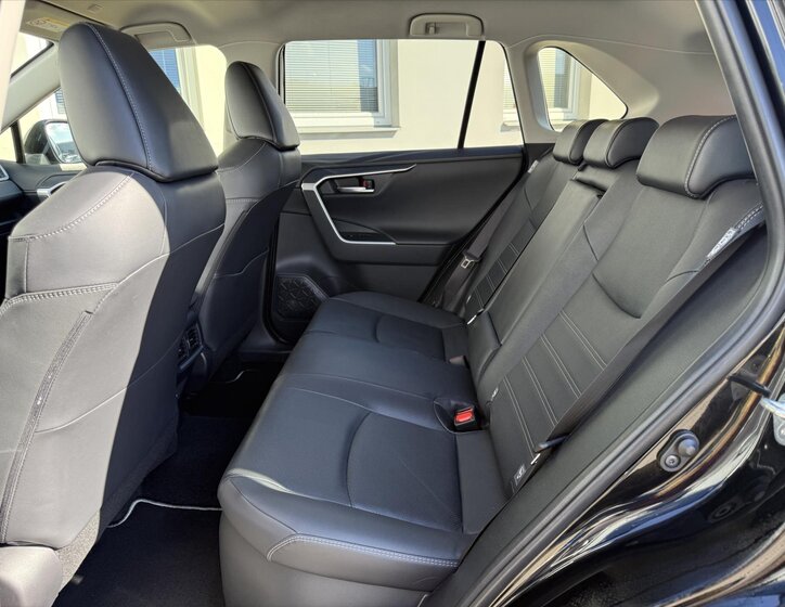 Toyota RAV4 SUV / Terénní 2,5 l 131 kw