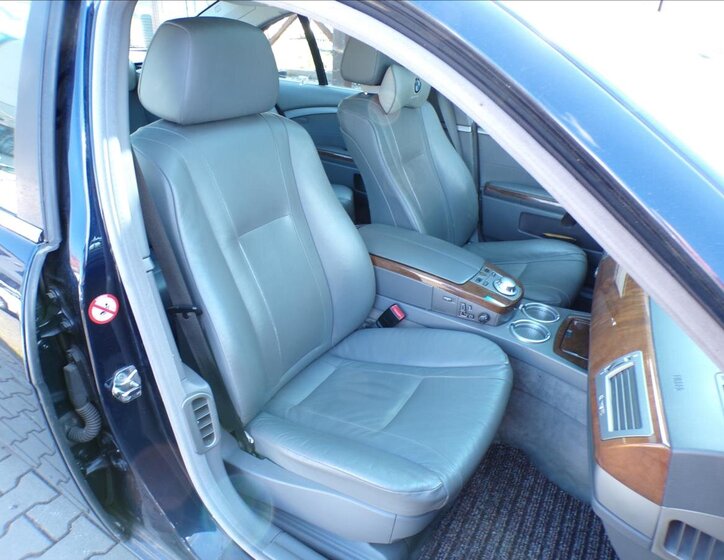 BMW Řada 7 Sedan / Limuzína 3,6 l 200 kw