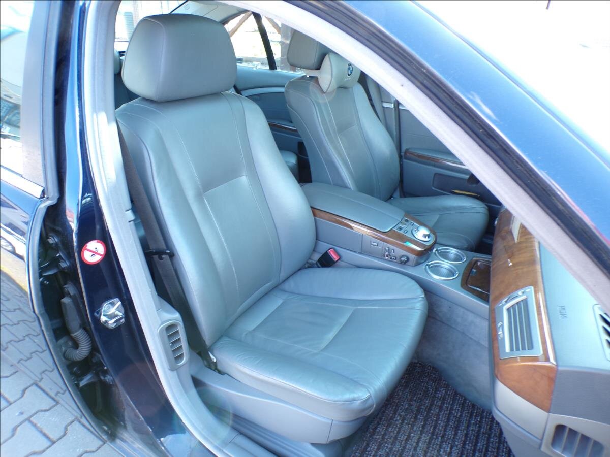 BMW Řada 7 Sedan / Limuzína 3,6 l 200 kw