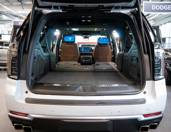 Chevrolet Suburban SUV 6,2 l 313 kw