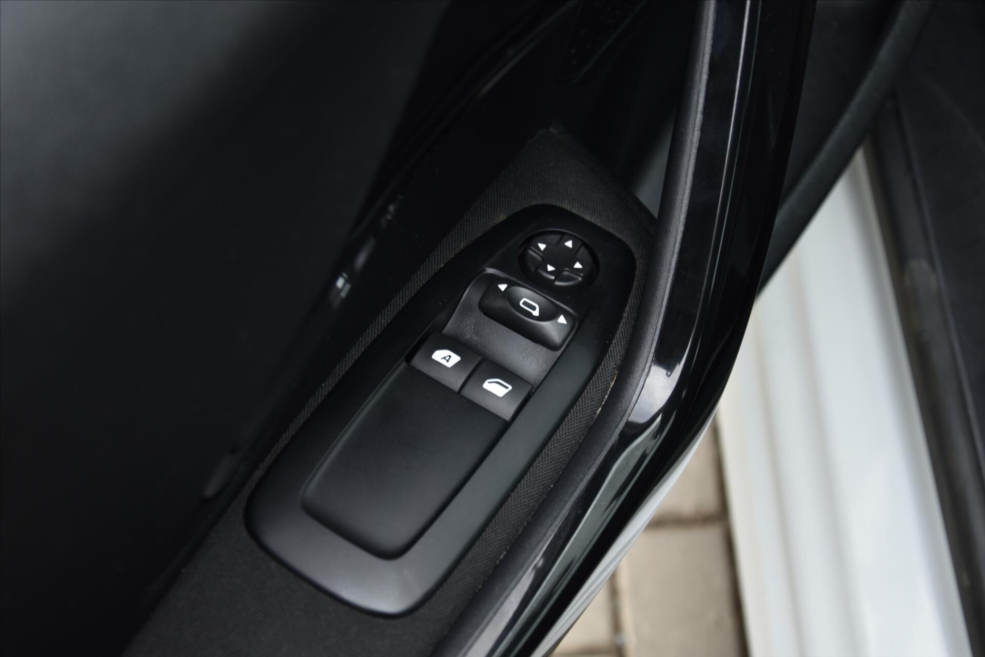 Peugeot 208 Hatchback 1,2 l 60 kw