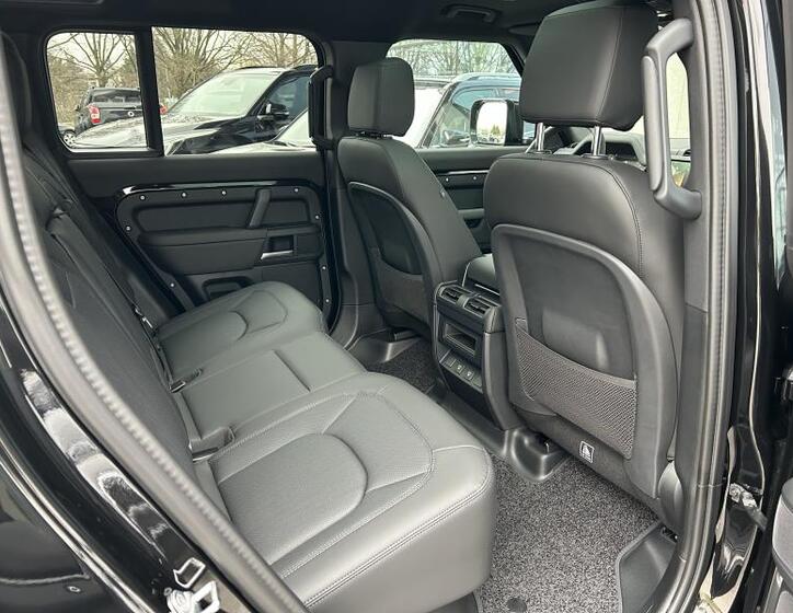 Land Rover Defender 15