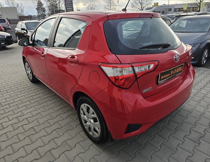 Toyota Yaris 8