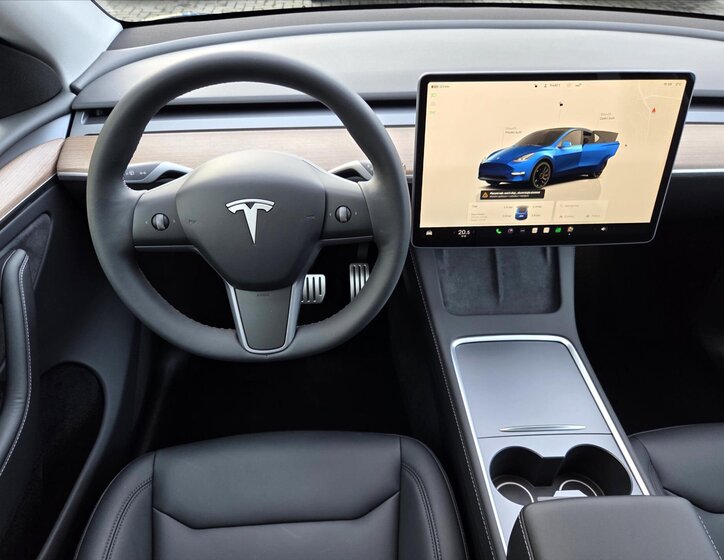 Tesla Model Y 13
