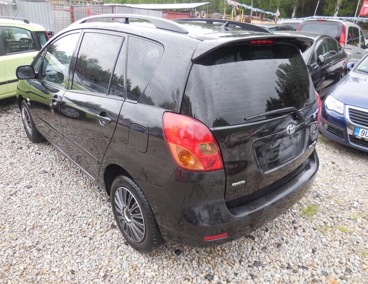 Toyota Corolla Verso 4