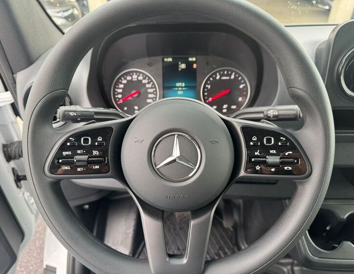 Mercedes-Benz Sprinter 13