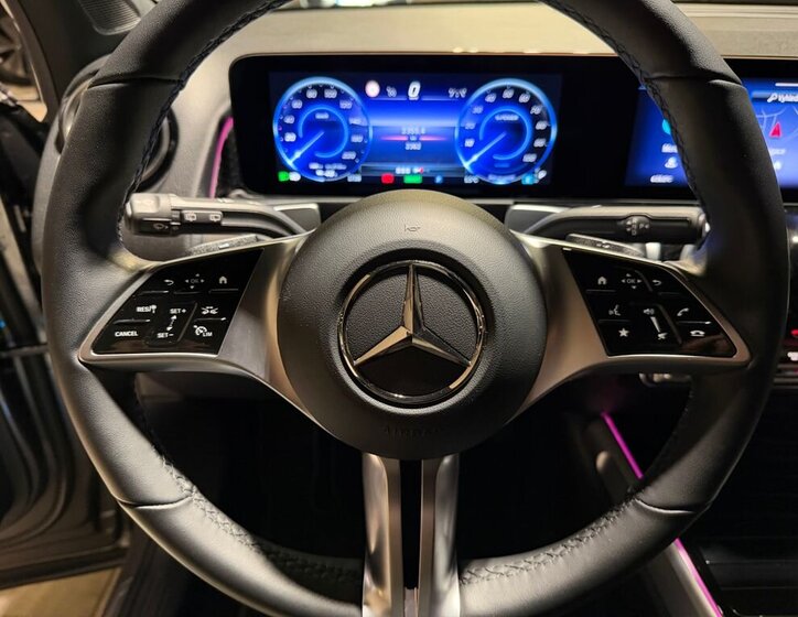 Mercedes-Benz EQB 14