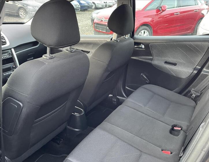 Peugeot 207 25