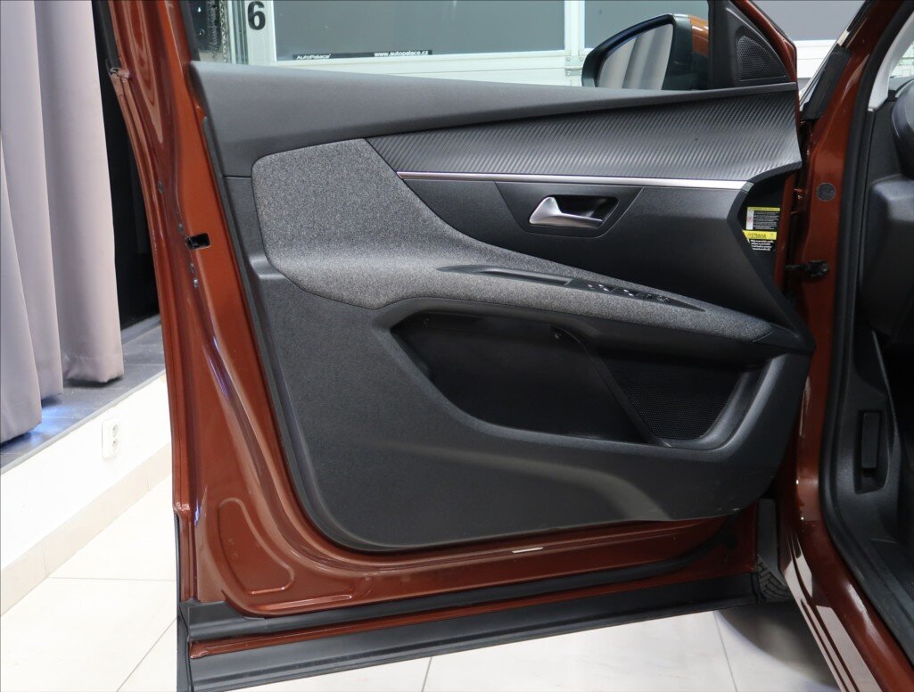 Peugeot 3008 MPV 1,2 l 96 kw