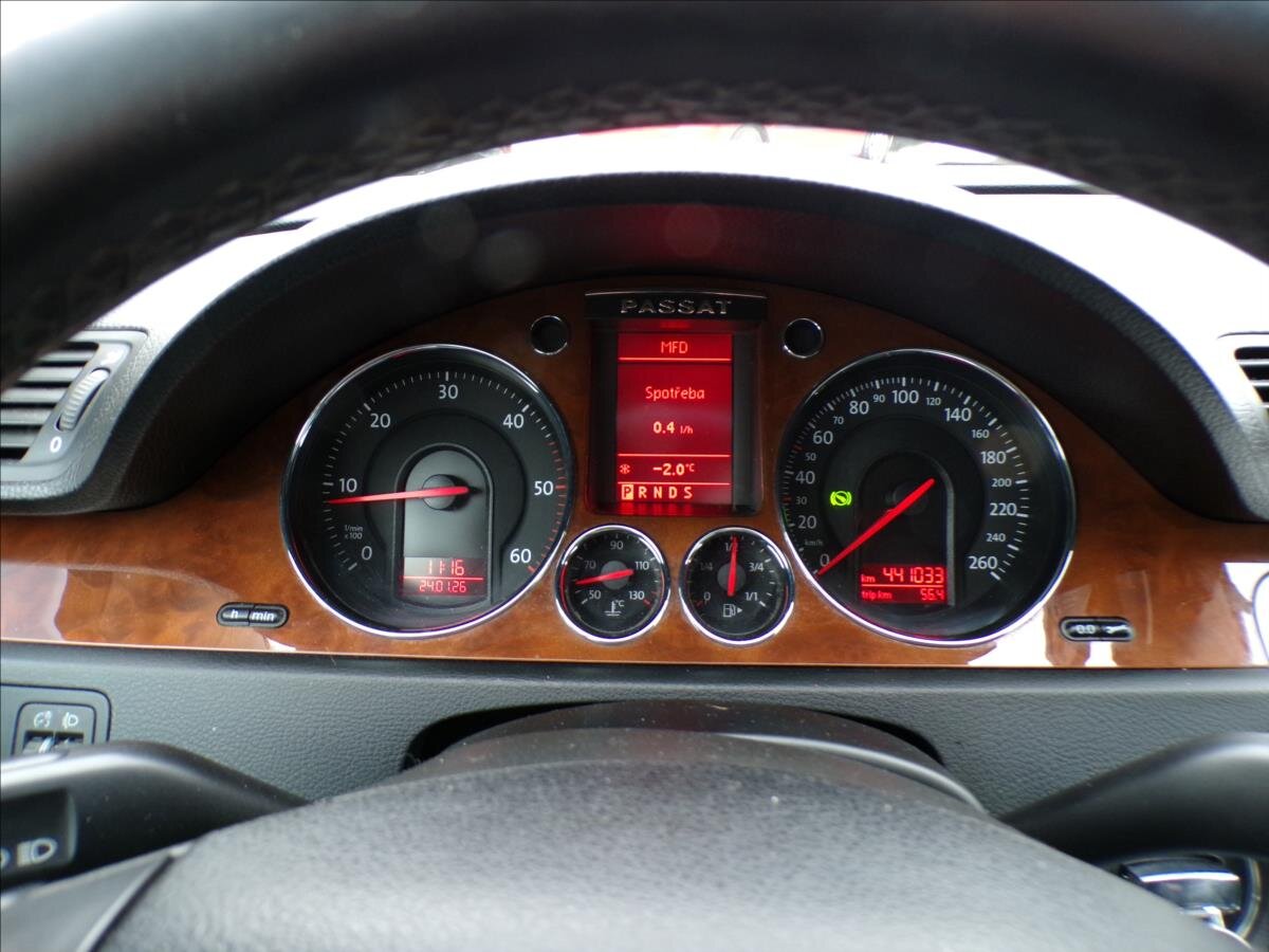 Volkswagen Passat Sedan 2,0 l 103 kw