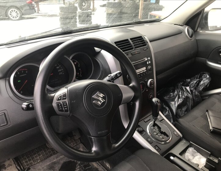 Suzuki Grand Vitara SUV 2,4 l 122 kw