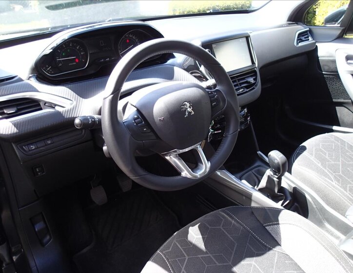 Peugeot 2008 Kombi 1,2 l 61 kw