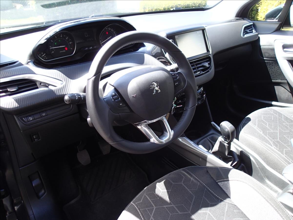 Peugeot 2008 Kombi 1,2 l 61 kw