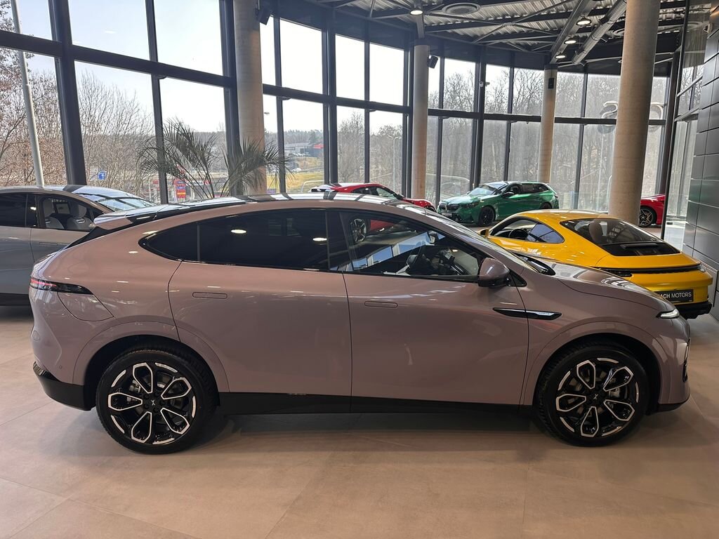 Ostatní Ostatní SUV / Terénní 0,0 358 kw