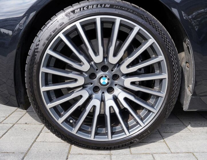 BMW Řada 7 Sedan / Limuzína 6,6 l 430 kw