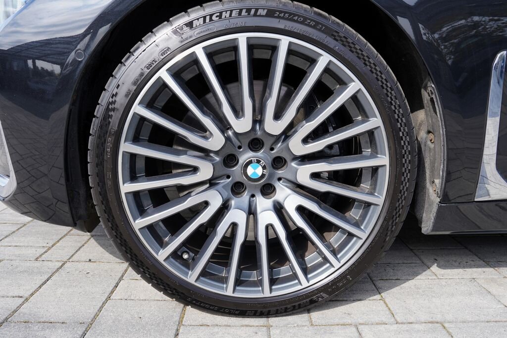 BMW Řada 7 Sedan / Limuzína 6,6 l 430 kw