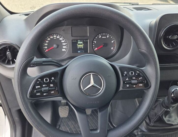 Mercedes-Benz Sprinter 11