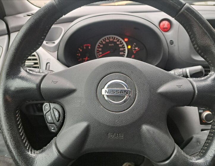Nissan Almera Tino 31