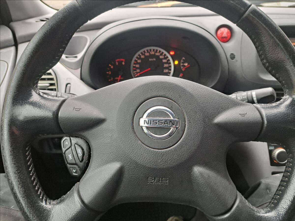 Nissan Almera Tino
