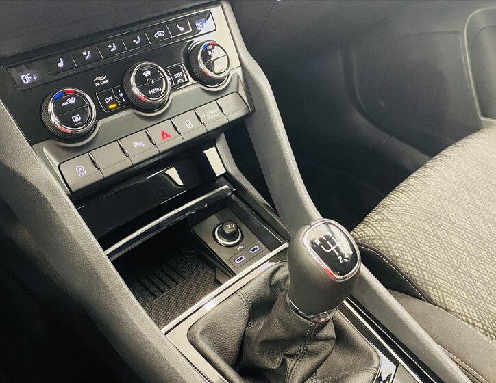 Škoda Karoq SUV / Terénní 1,5 l 110 kw