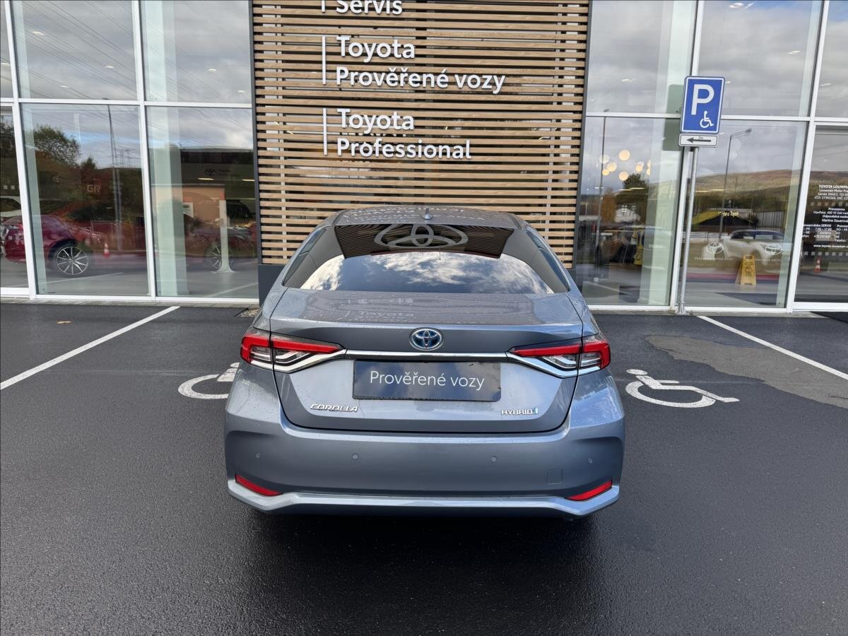 Toyota Corolla Sedan / Limuzína 1,8 l 72 kw