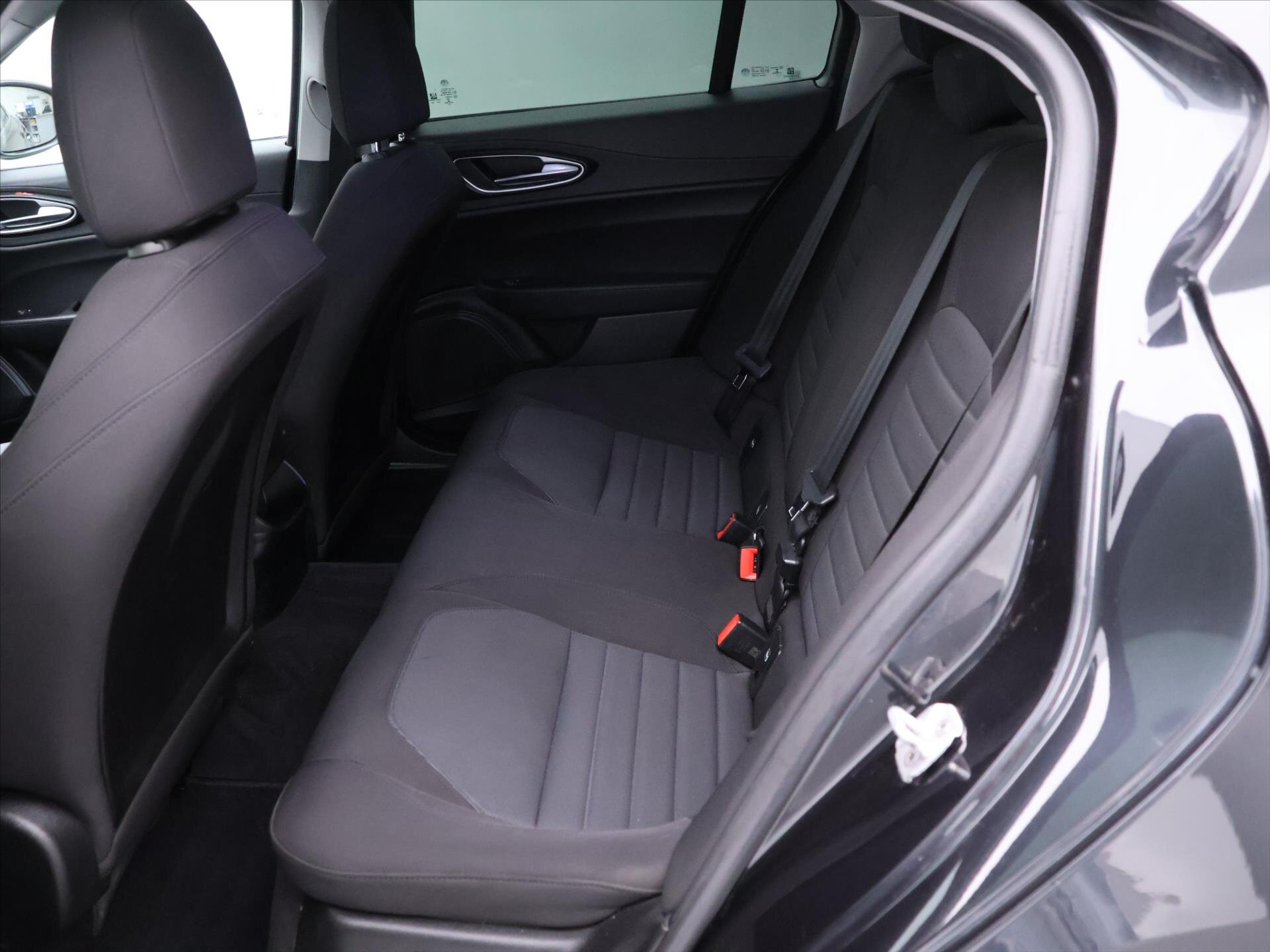 Alfa Romeo Giulia Sedan / Limuzína 2,1 l 110 kw