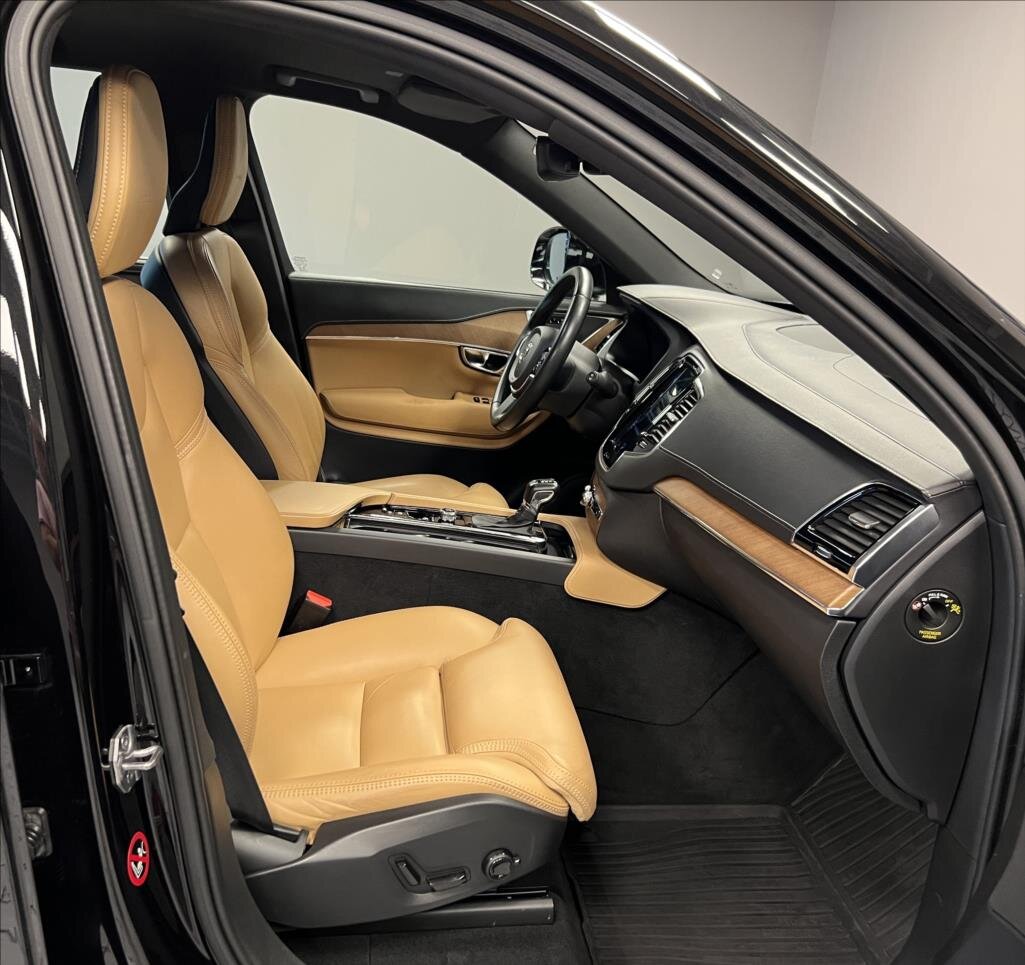 Volvo XC90 SUV / Terénní 2,0 l 240 kw