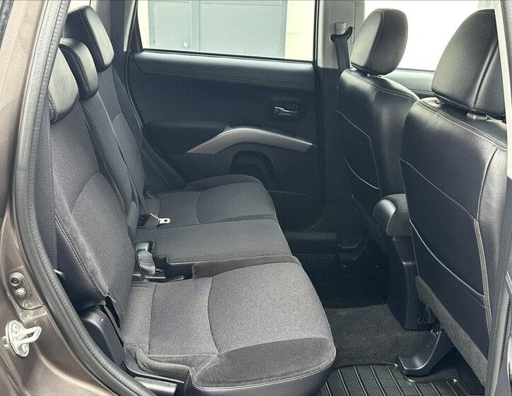 Mitsubishi Outlander SUV 2,3 l 130 kw