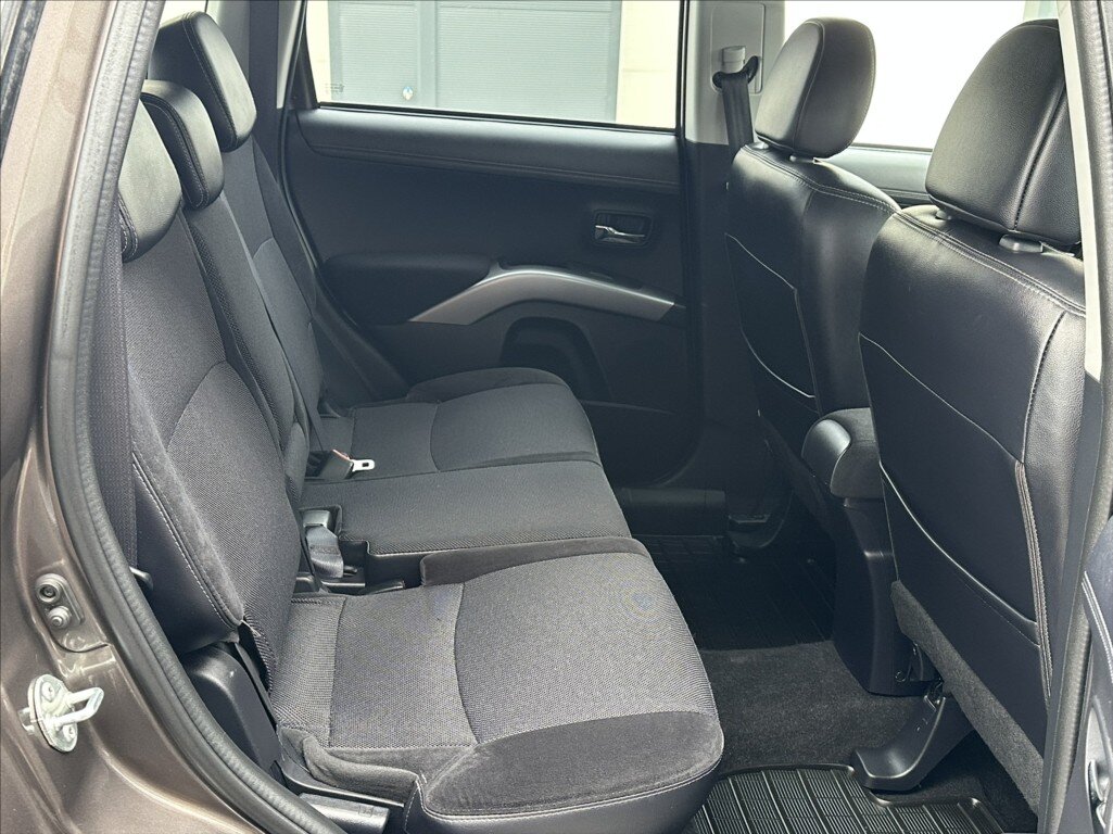 Mitsubishi Outlander SUV 2,3 l 130 kw