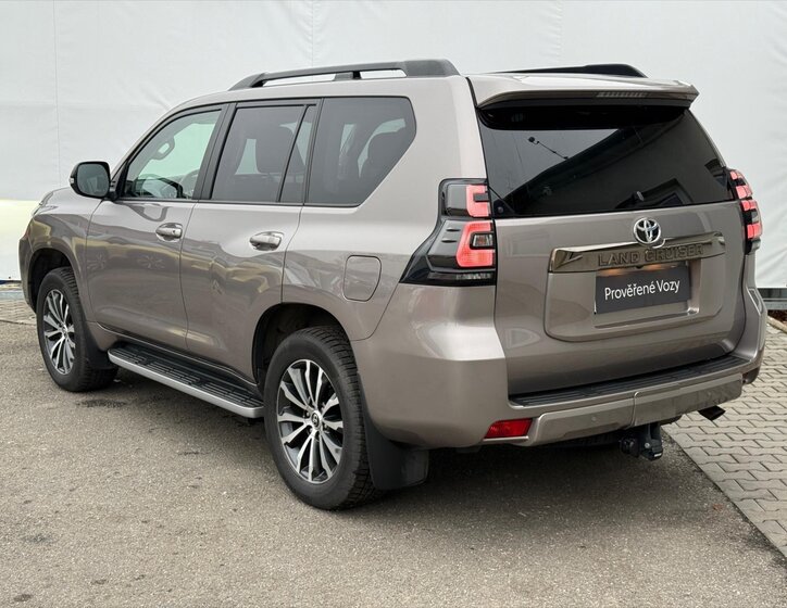 Toyota Land Cruiser SUV 2,8 l 150 kw