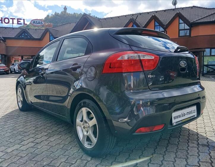 KIA Rio 7