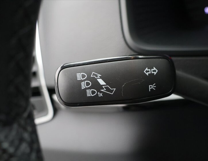 Škoda Karoq SUV / Terénní 1,6 l 85 kw