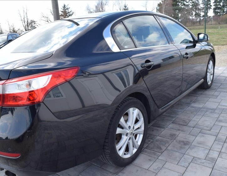 Renault Latitude Sedan / Limuzína 2,0 l 110 kw