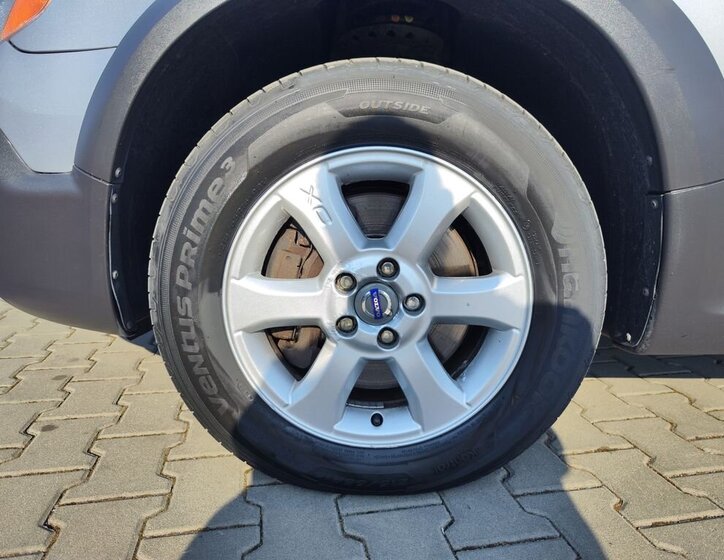 Volvo XC70 Kombi 2,4 l 151 kw