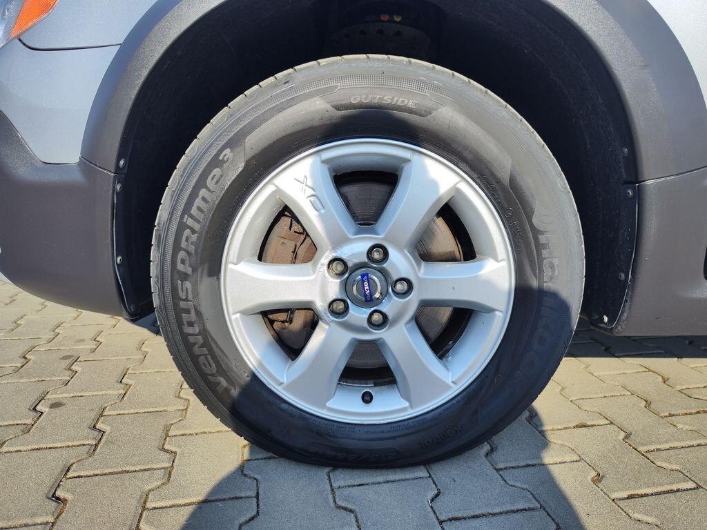 Volvo XC70 Kombi 2,4 l 151 kw