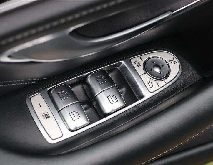 Mercedes-Benz Třídy E Sedan 4,0 l 450 kw
