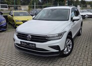 Volkswagen Tiguan 1