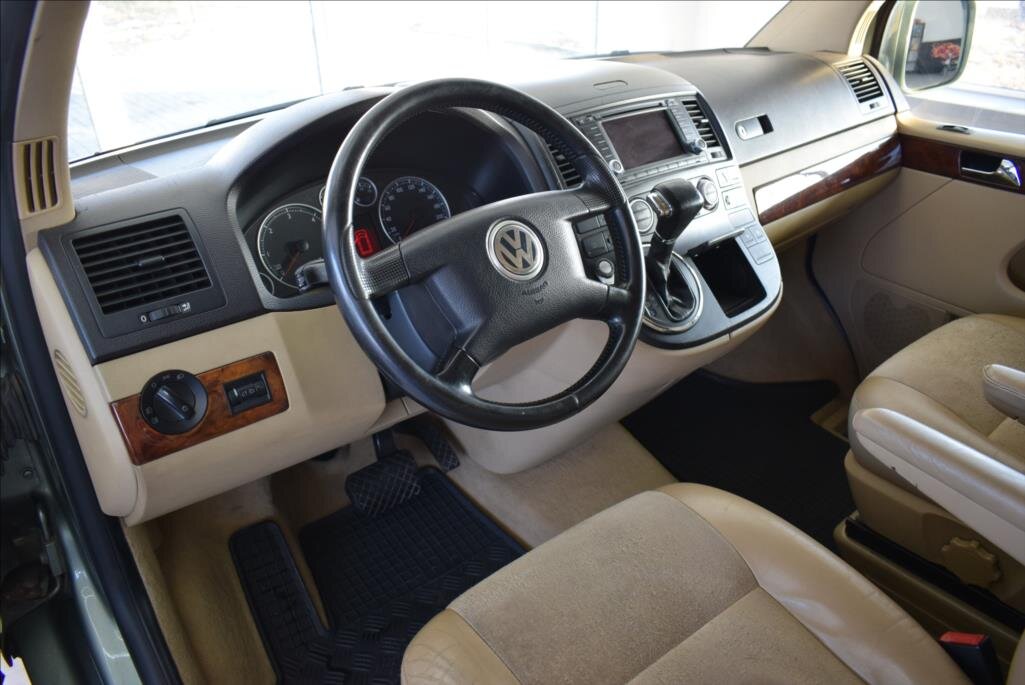 Volkswagen Multivan VAN-Minibus 2,5 l 128 kw