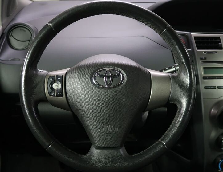 Toyota Yaris 15