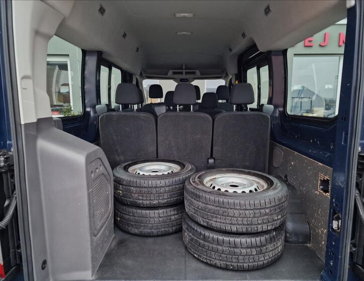 Ford Transit 19