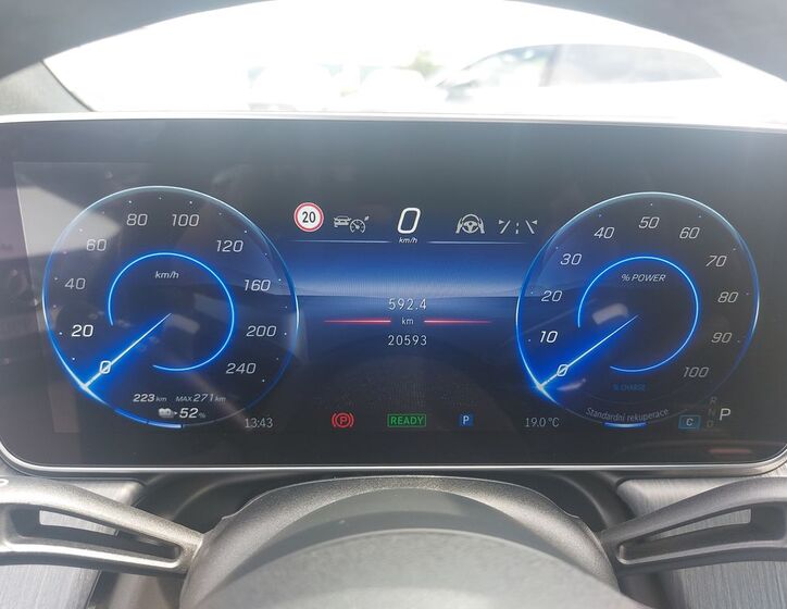 Mercedes-Benz EQE 17