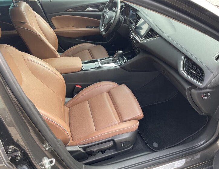 Opel Insignia Liftback 2,0 l 154 kw