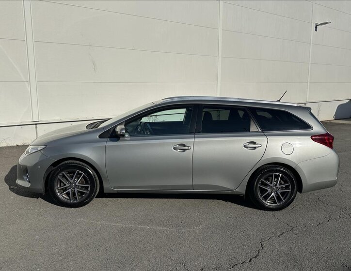 Toyota Auris Kombi 1,6 l 98 kw