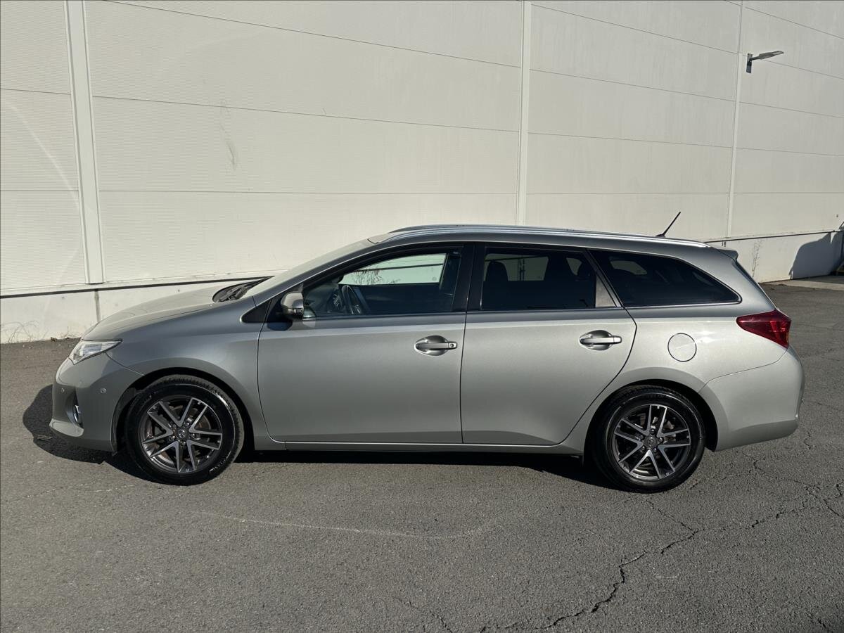 Toyota Auris Kombi 1,6 l 98 kw