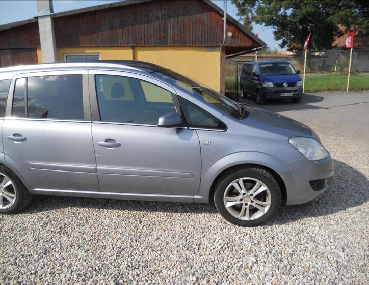 Opel Zafira 4