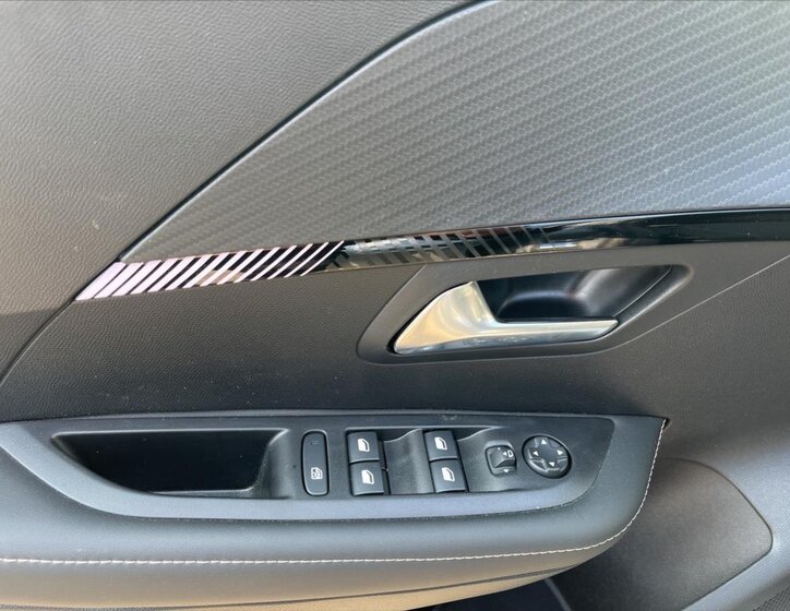 Peugeot 208 Hatchback 1,2 l 74 kw