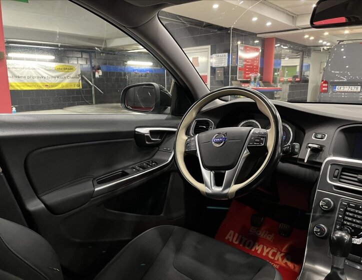 Volvo V60 Kombi 2,0 l 120 kw