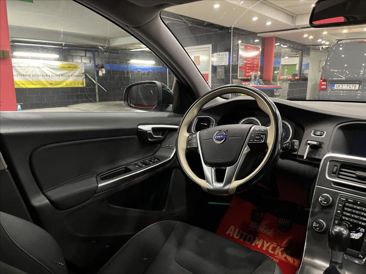 Volvo V60 Kombi 2,0 l 120 kw