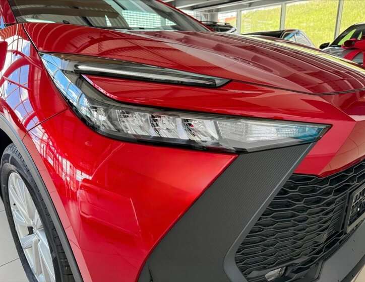 Toyota C-HR SUV 1,8 l 103 kw
