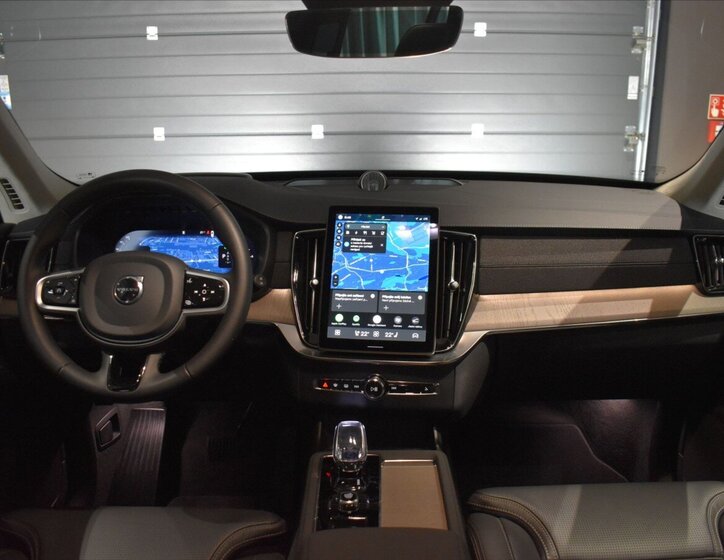 Volvo XC90 SUV / Terénní 2,0 l 228 kw